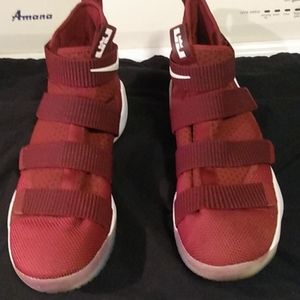 Nike LeBron Soldier 11 XI/ University Red